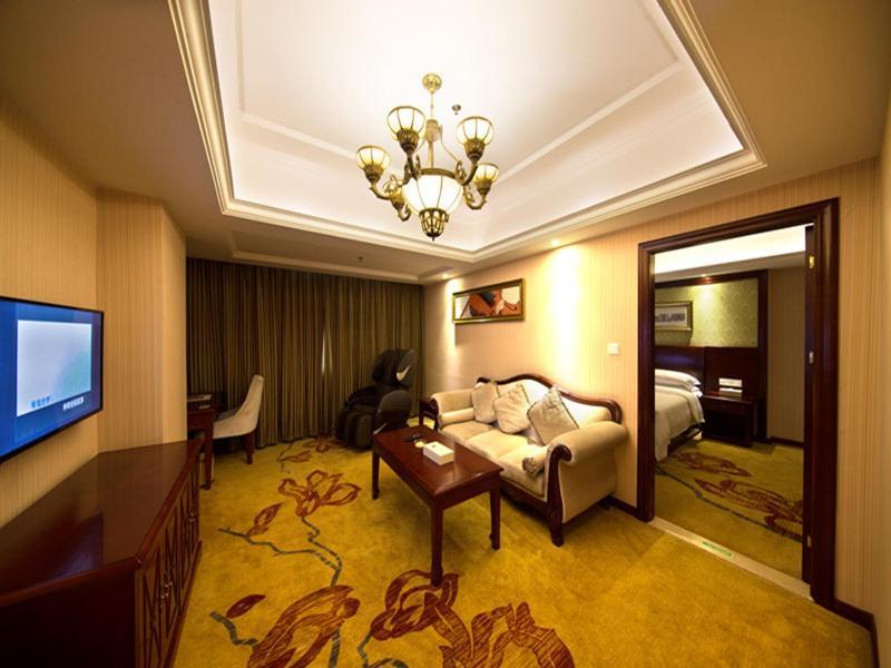 Vienna Hotel Zhangjiajie North Railway Station Bagian luar foto