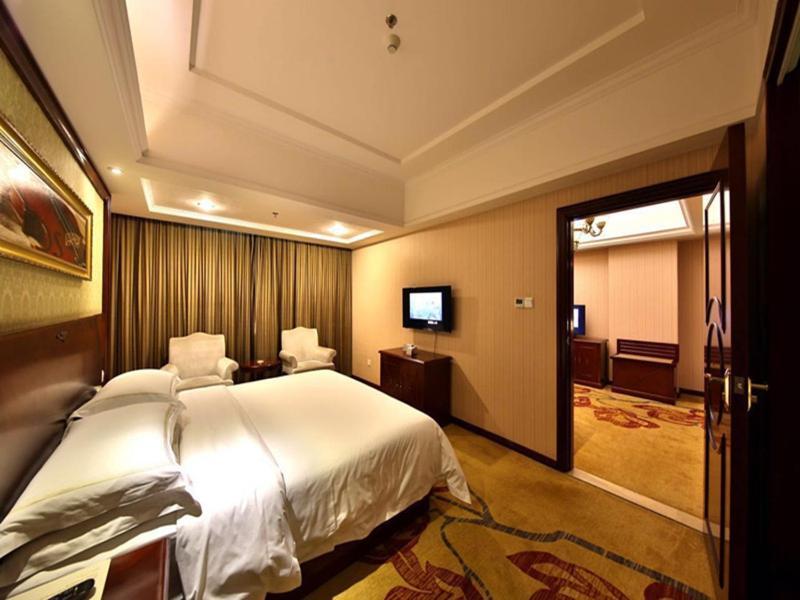 Vienna Hotel Zhangjiajie North Railway Station Bagian luar foto